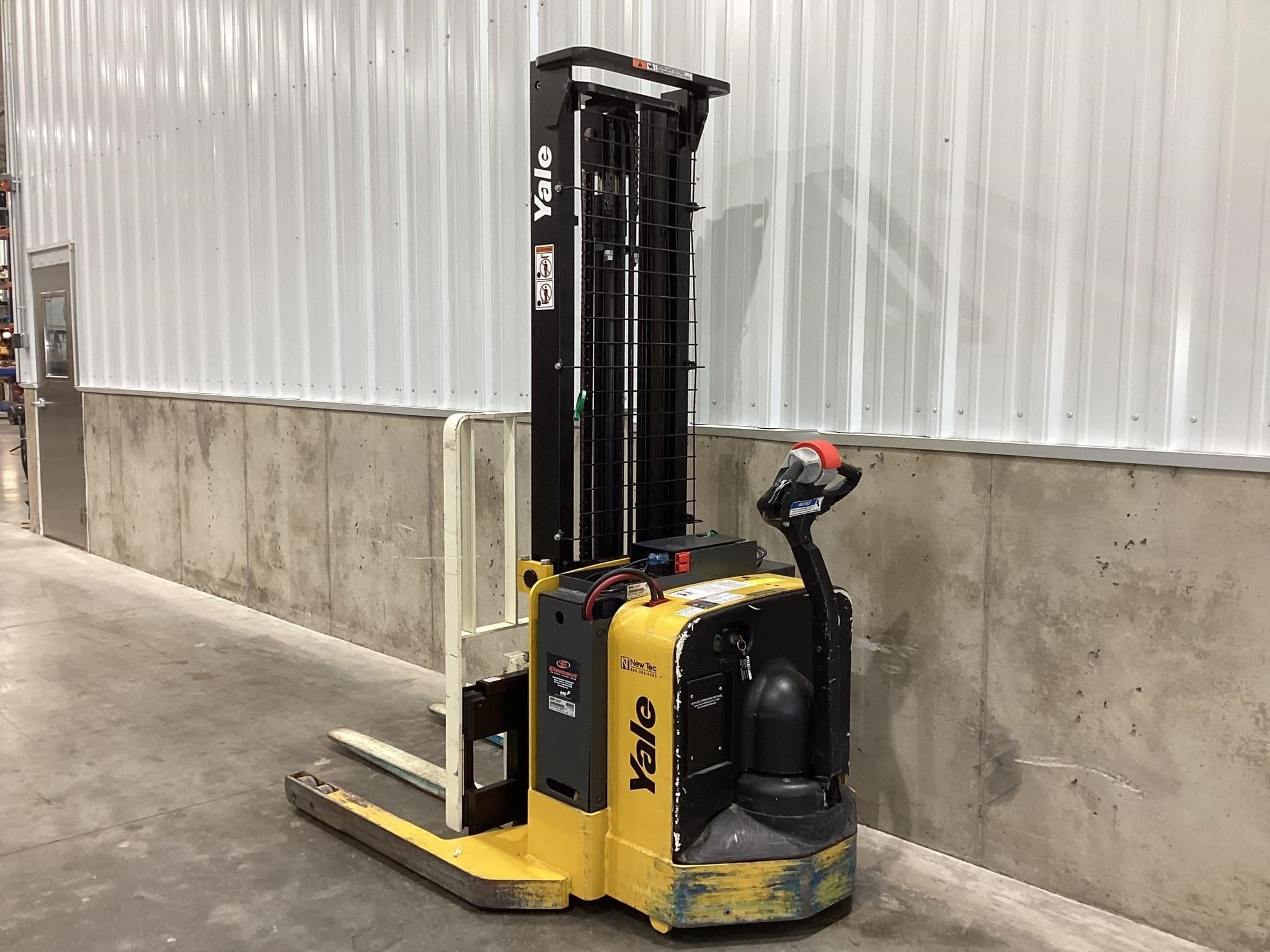 2017 Yale MSW040SF Equipment Image0