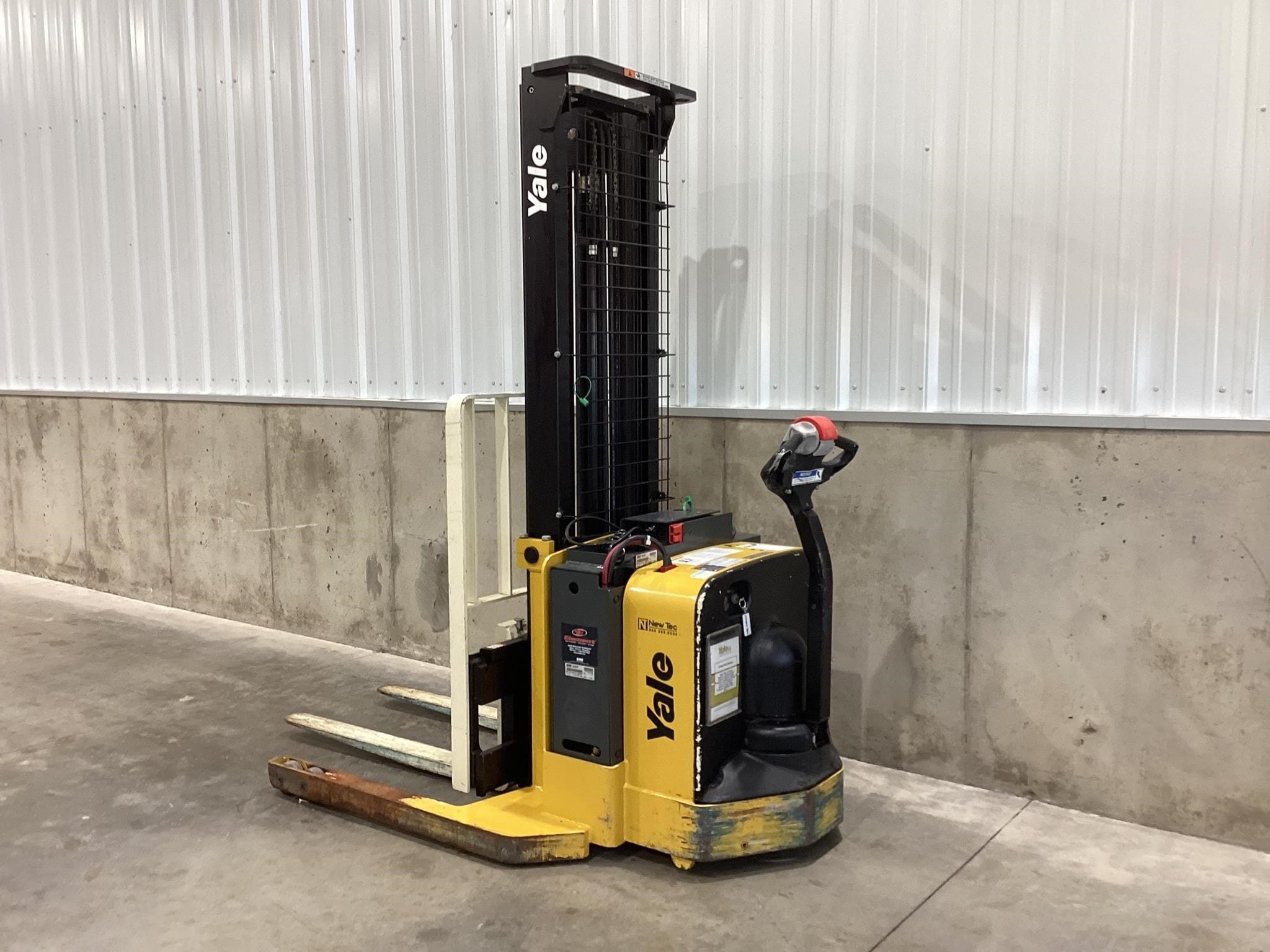 2017 Yale MSW040SF Equipment Image0