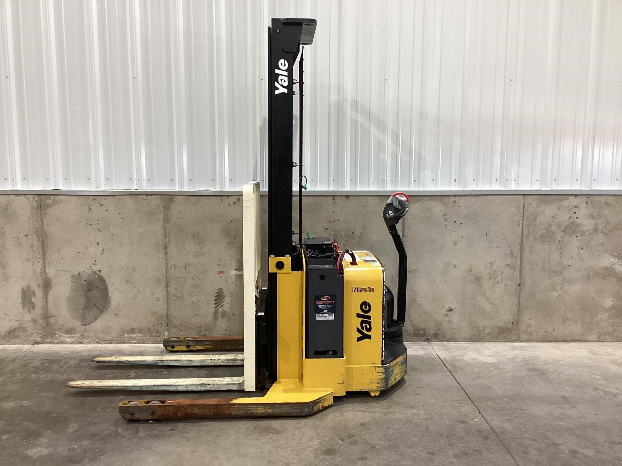 2017 Yale MSW040SF Equipment Image0