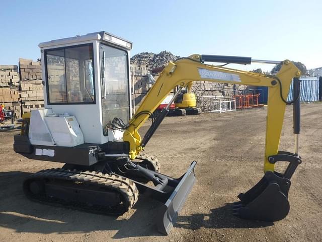 Image of Yanmar B25 equipment image 1