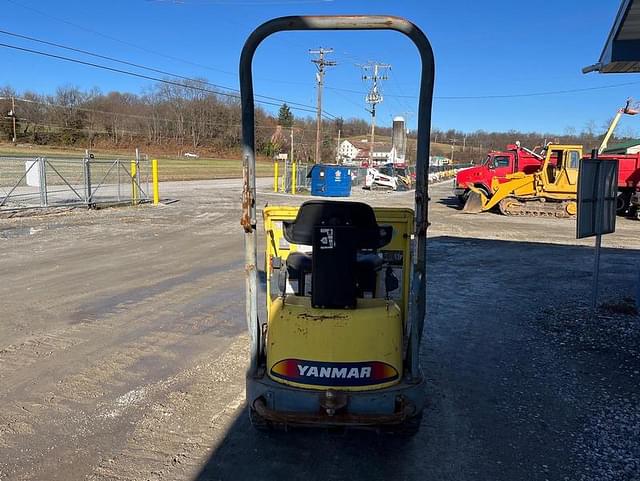 Image of Yanmar C12R equipment image 3