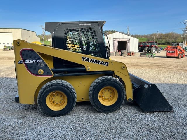 Image of Yanmar S220R equipment image 4