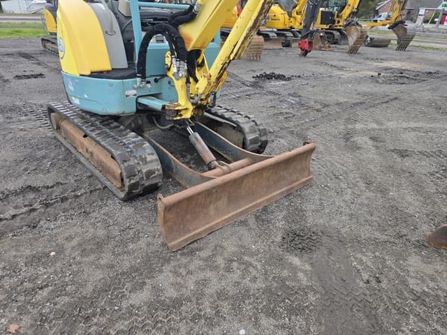 Image of Yanmar VIO35-3 equipment image 4