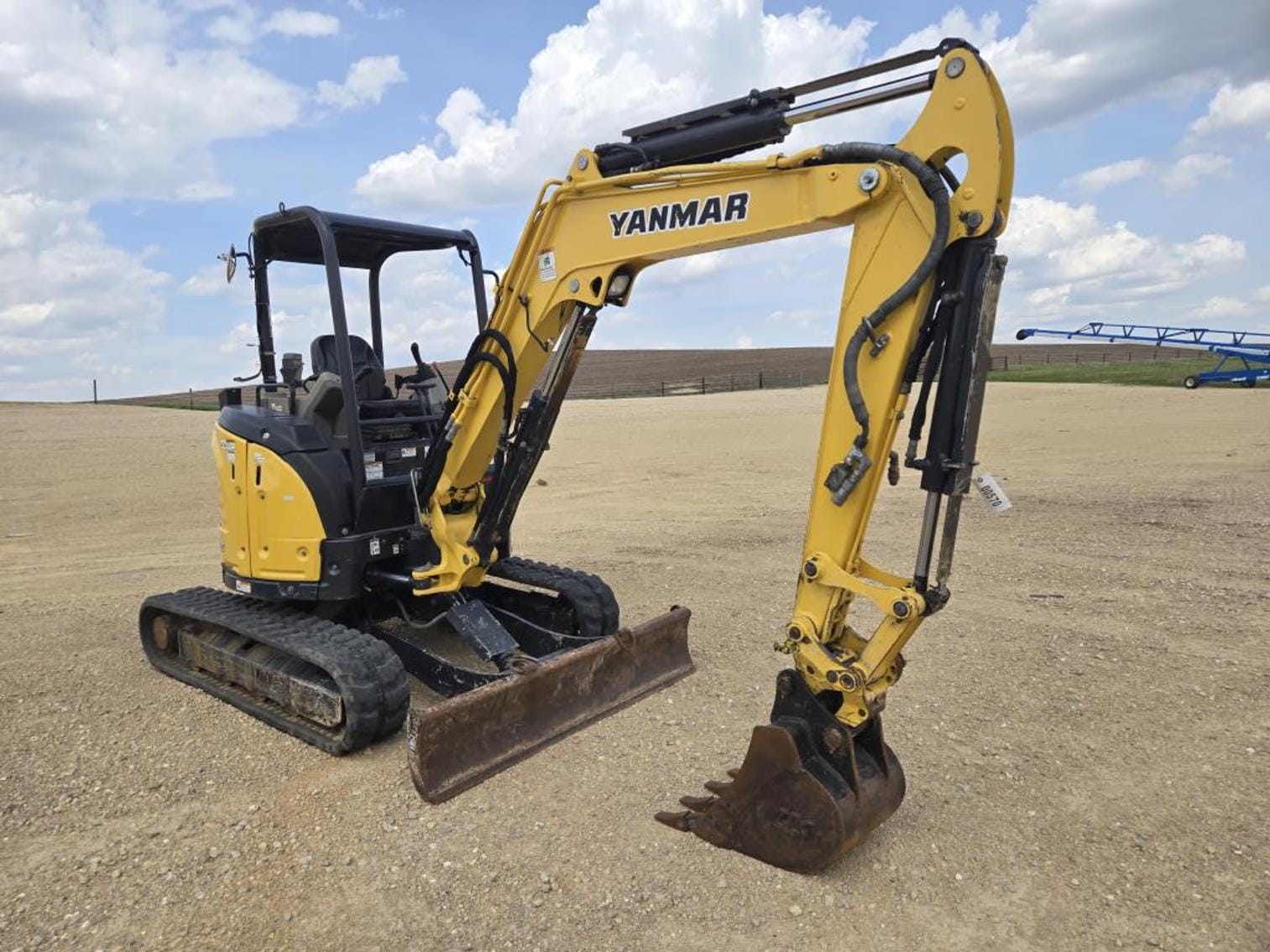 Yanmar VI035 Equipment Image0