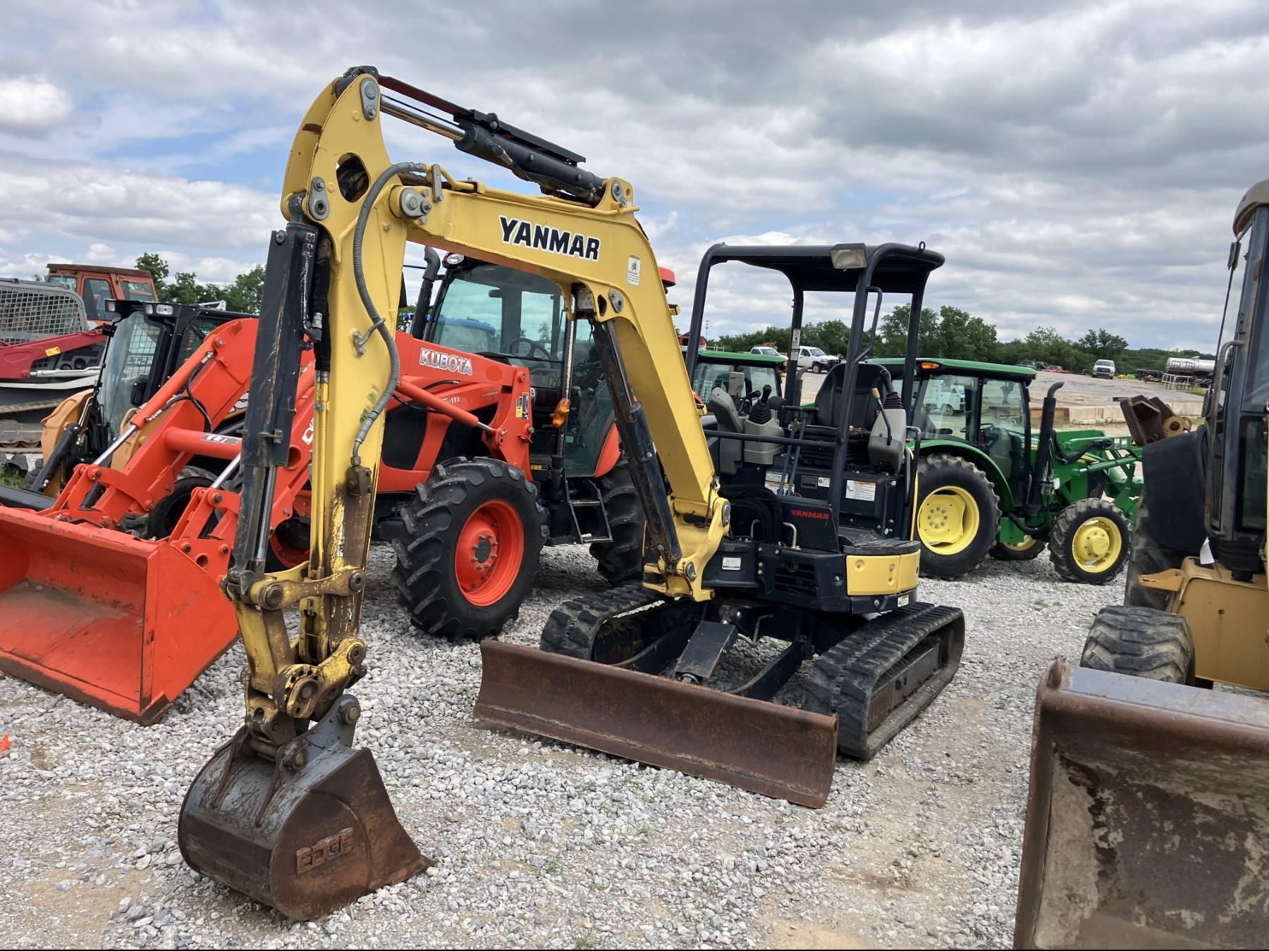 Yanmar Vio35-6A Equipment Image0