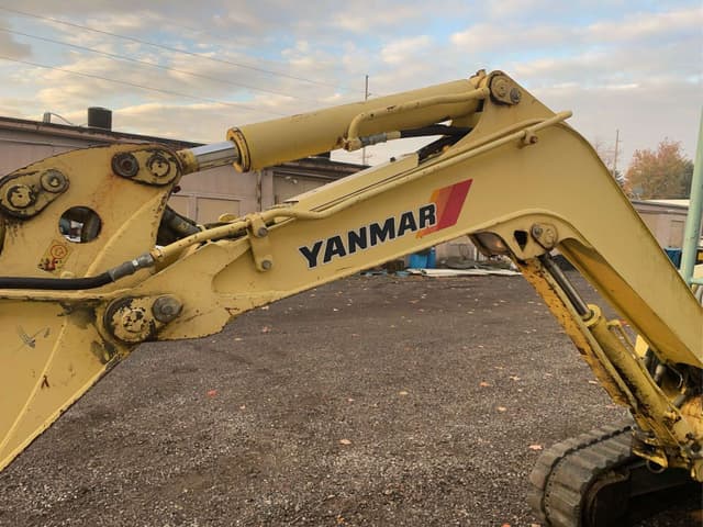 Image of Yanmar VI035 equipment image 3