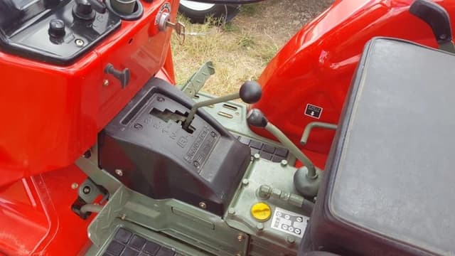 Image of Yanmar YM2010 equipment image 4