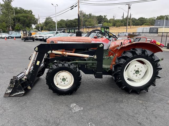 Image of Yanmar YM2610 equipment image 2