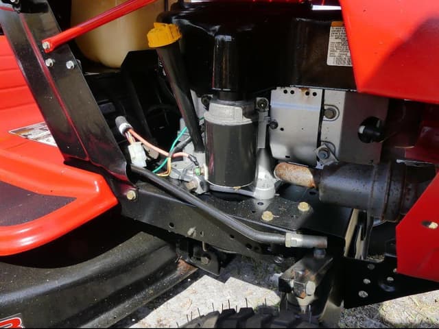 Image of Yard Machines 638RL equipment image 2