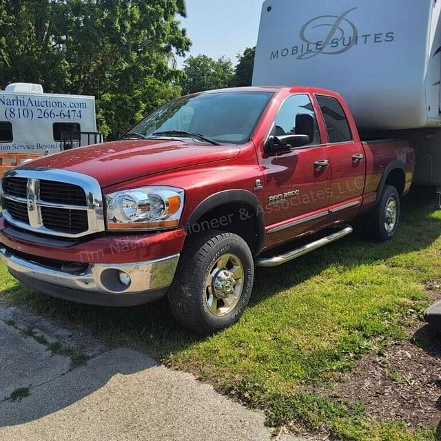 Image of Dodge Ram 2500 equipment image 2