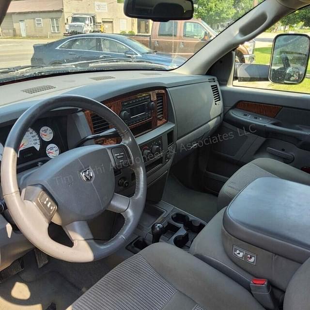 Image of Dodge Ram 2500 equipment image 4