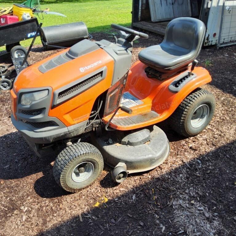 Image of Husqvarna YTH22V46 Primary image
