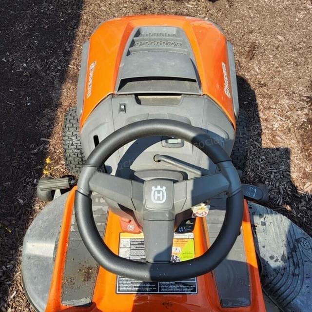 Image of Husqvarna YTH22V46 equipment image 2