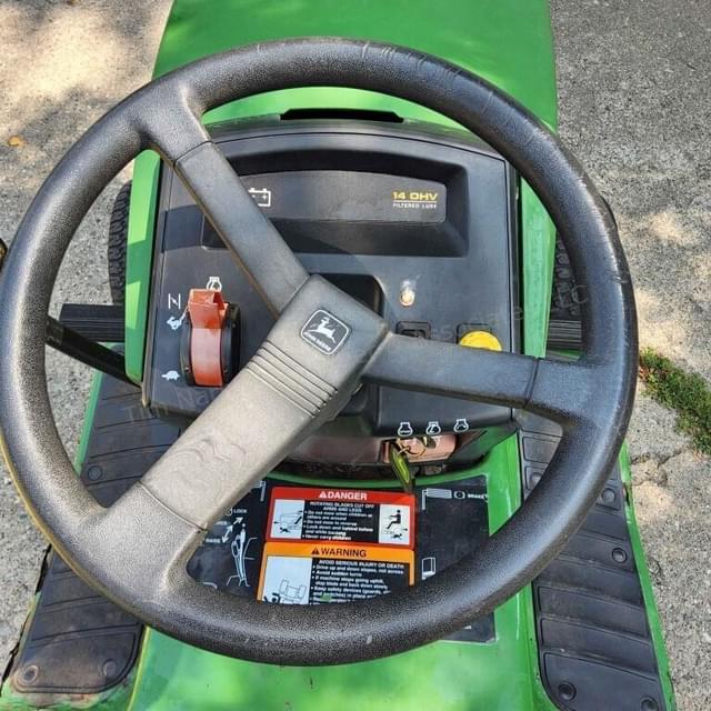 Image of John Deere LX172 equipment image 4