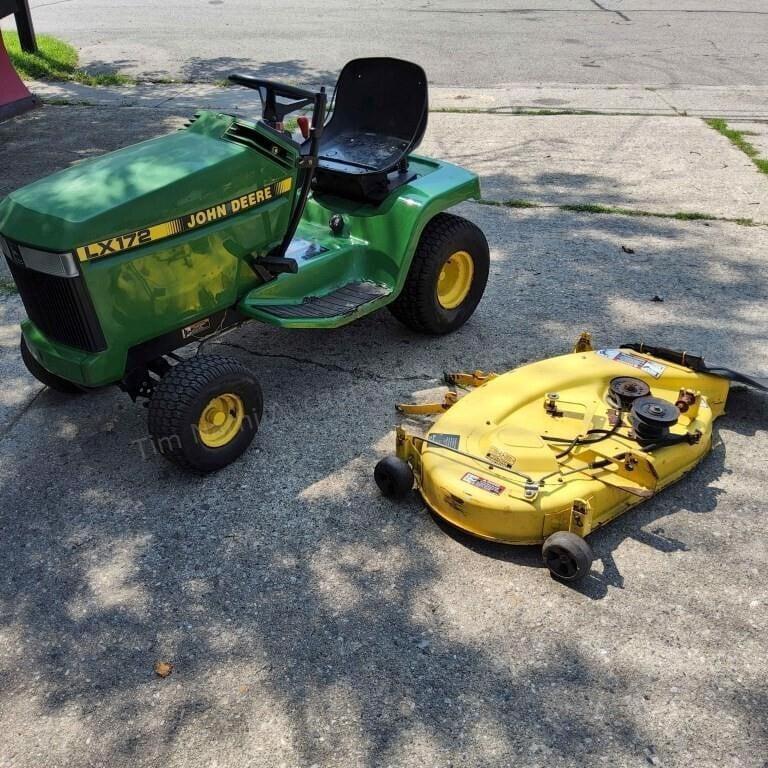 Image of John Deere LX172 Primary image