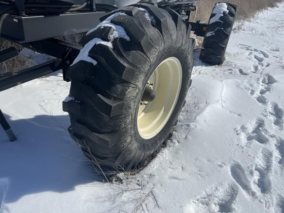 Image of Yetter 1600/400 Dual Tank equipment image 3