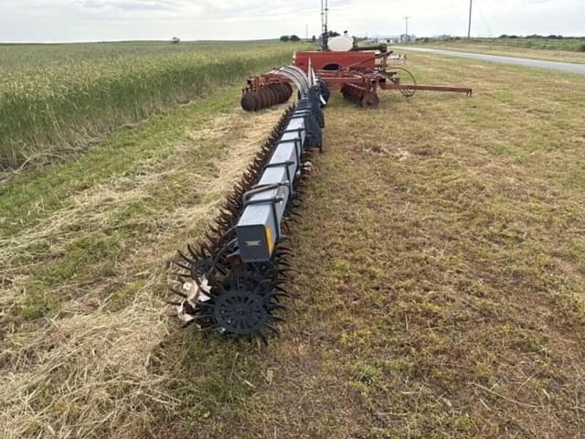 Image of Yetter 3421 equipment image 3