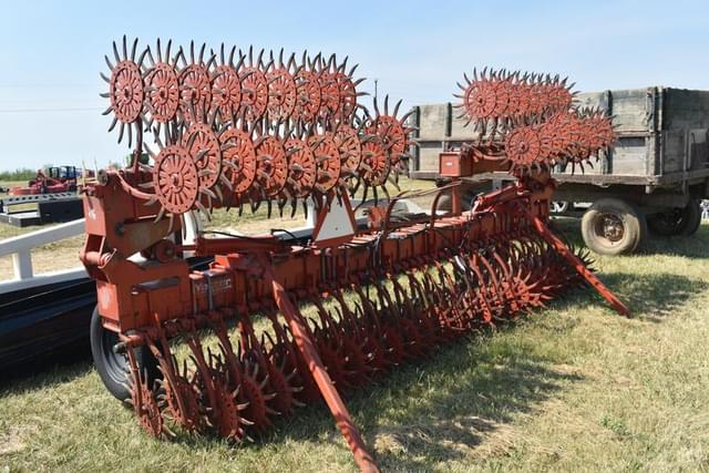 Image of Yetter 3525 equipment image 2