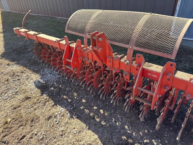 Image of Yetter 3415 equipment image 3