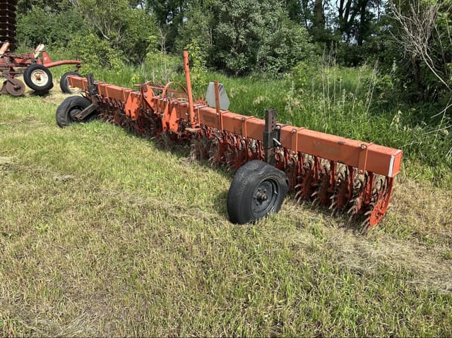 Image of Yetter 3421 equipment image 3