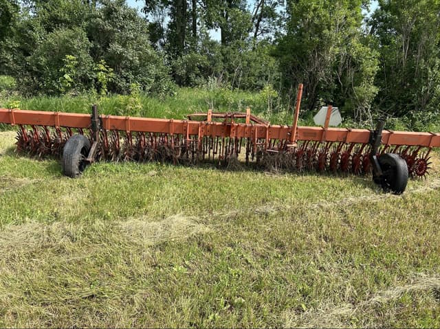 Image of Yetter 3421 equipment image 4