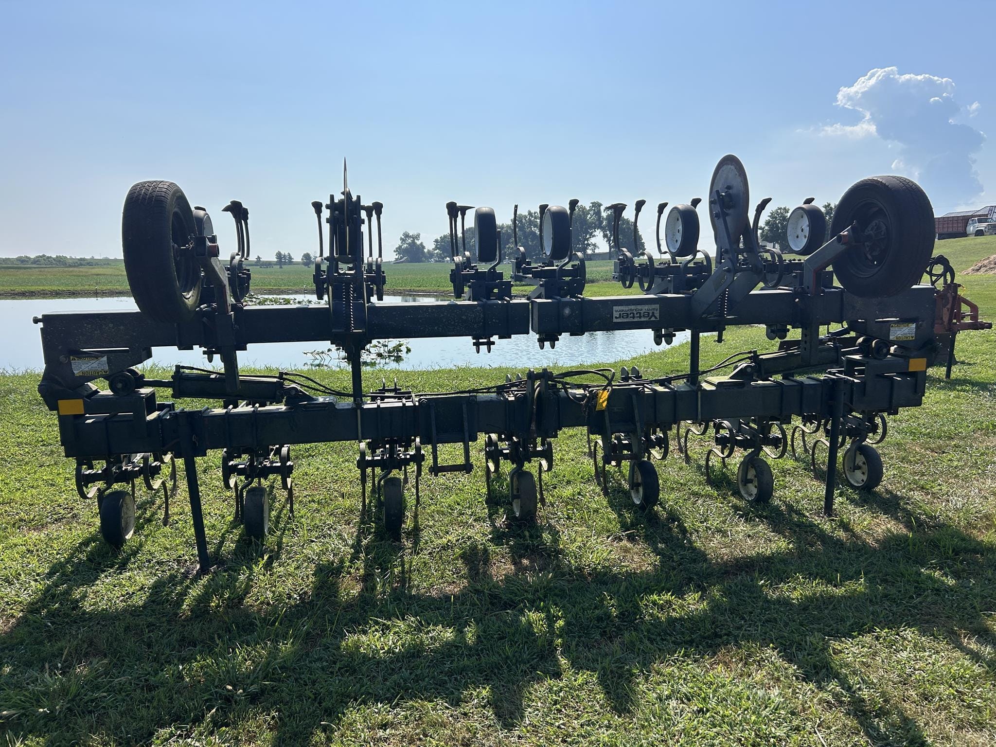 Yetter 4192 Equipment Image0