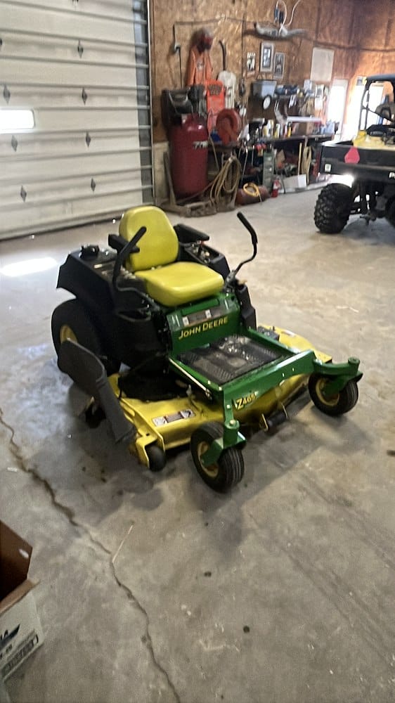 2011 John Deere Z465 Equipment Image0