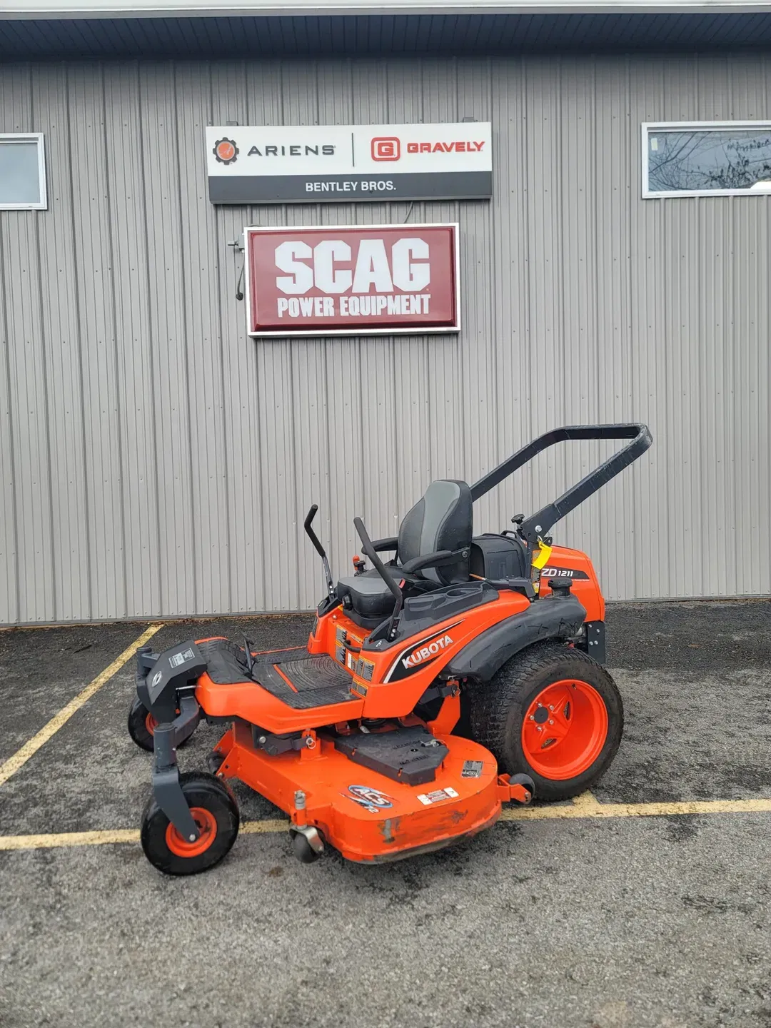 2016 Kubota ZD1211 Equipment Image0