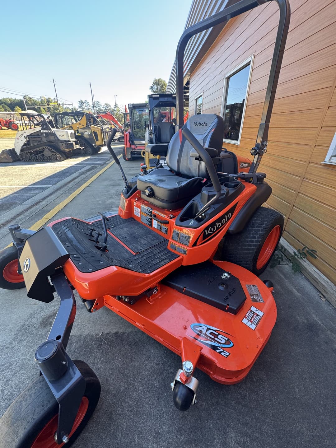 Image of Kubota ZD1211L-3-72 Image 1