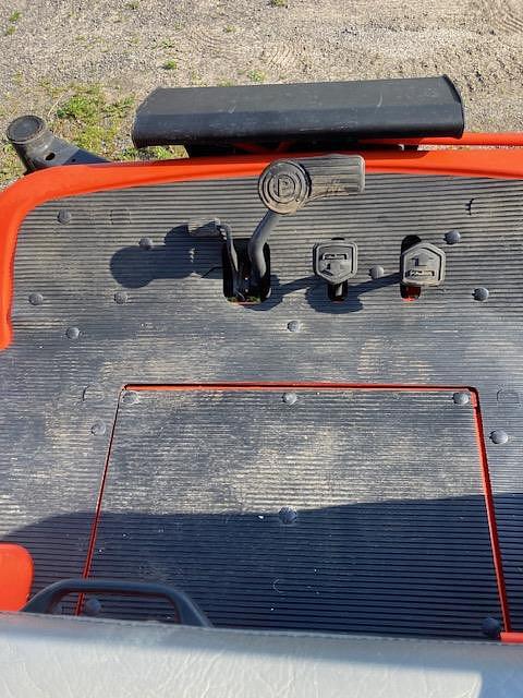 Image of Kubota ZD326S equipment image 4