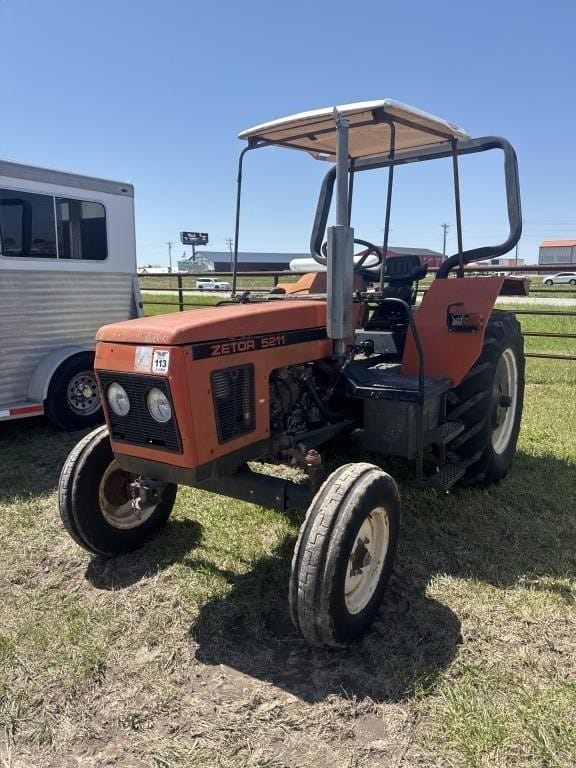 Zetor 5211 Equipment Image0