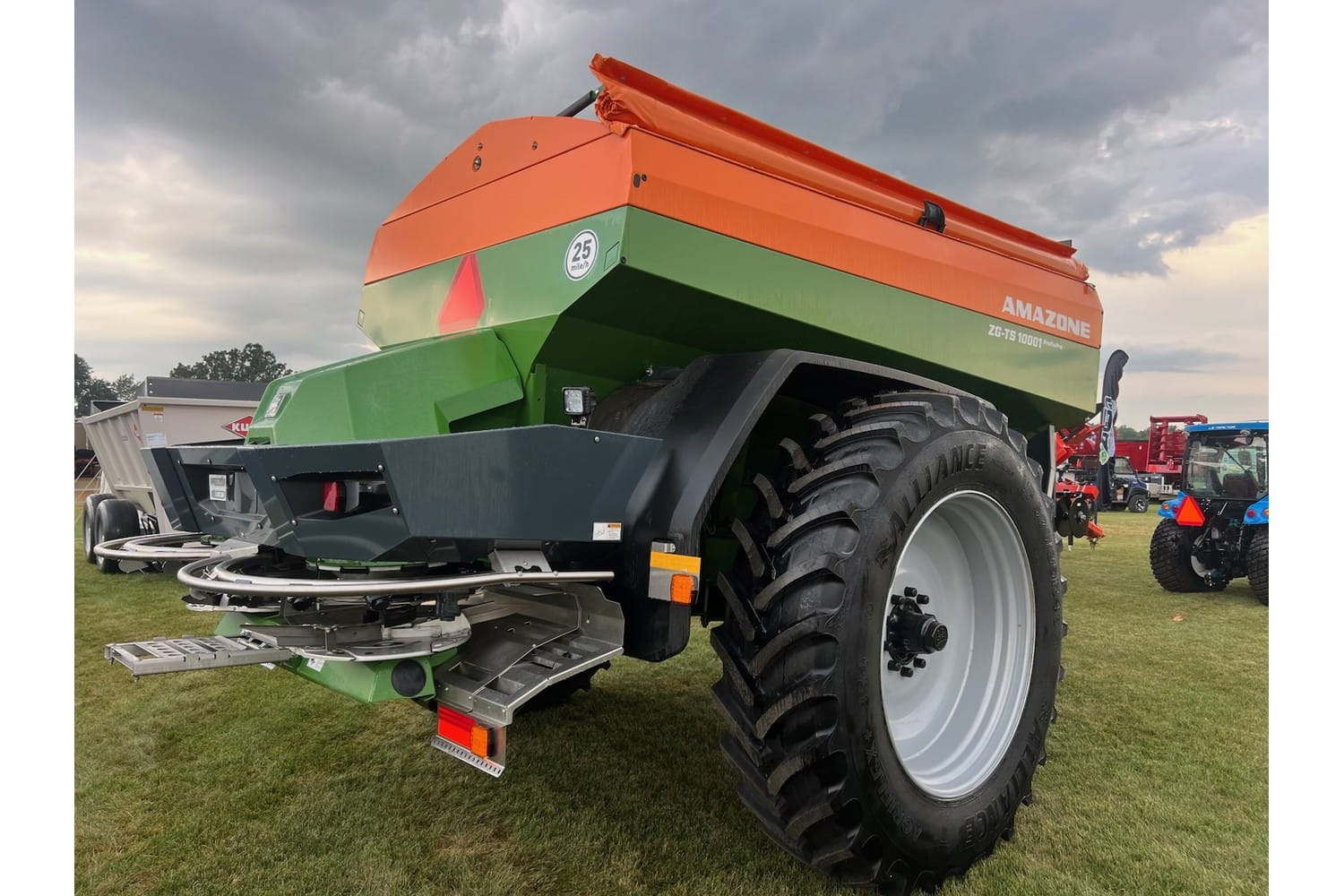 Amazone ZG-TS 10001 PROFIS PRO Equipment Image0